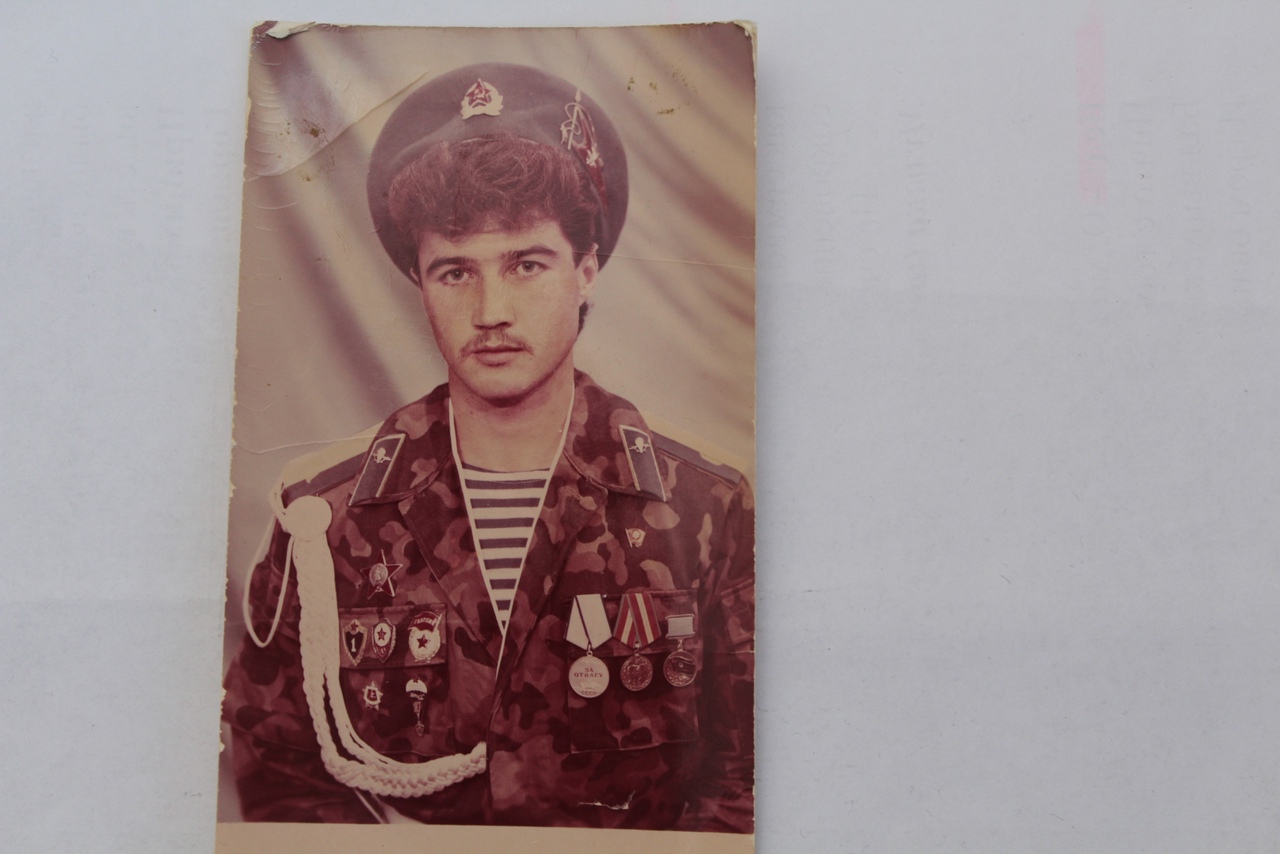 Прикрыл собою командира