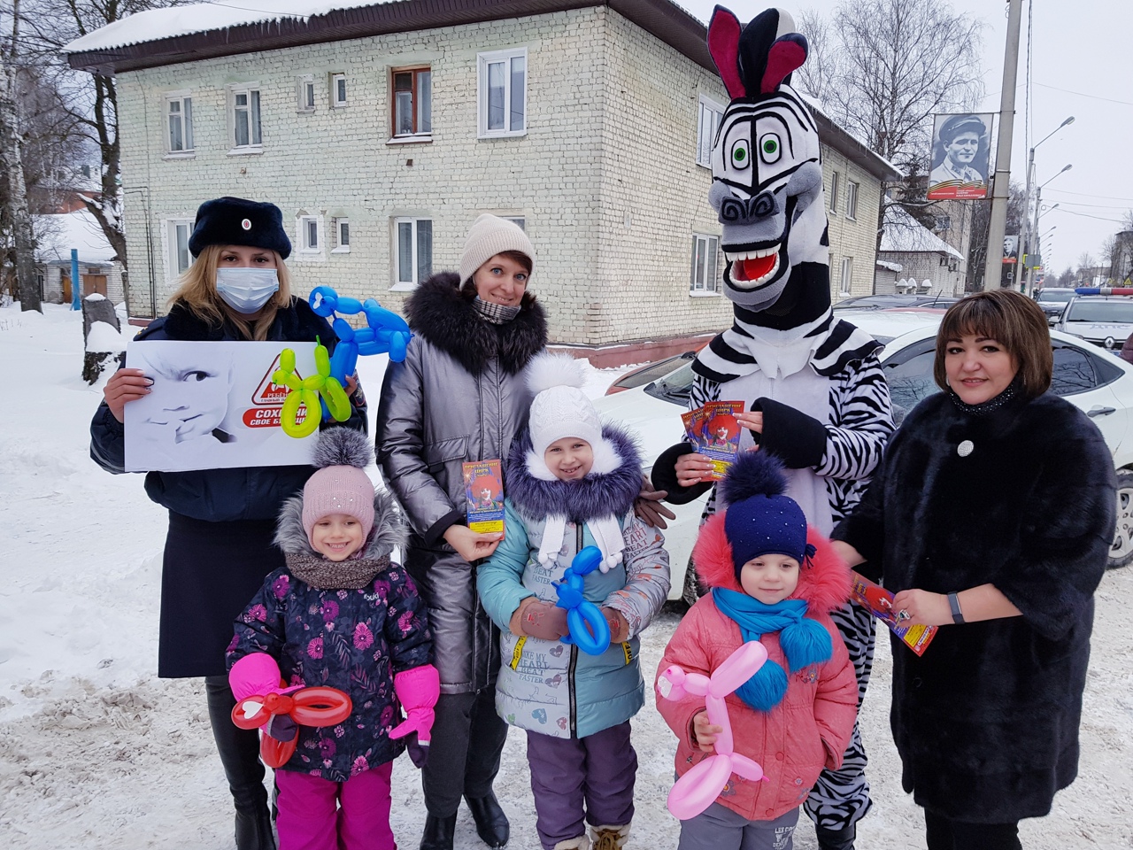Сотрудники Карачевской Госавтоинспекции вместе  с артистами цирка «ЛОРРУС» провели акцию
