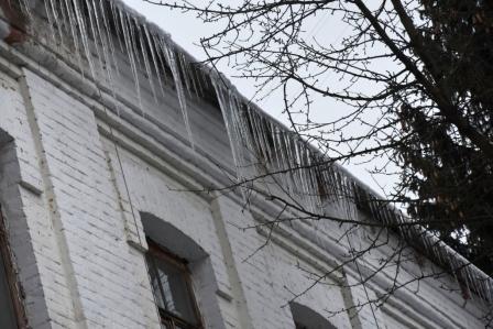 Активисты «Единой России» проверят качество уборки снега с крыш домов и прилегающих территорий