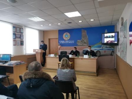 Руководители более 50 автошкол Брянской области приняли участие в рабочей встрече, организованной региональной Госавтоинспекцией