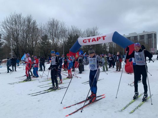 Четверо спортсменов «Лыжни России 2021» получили в подарок от «Единой России» телевизоры