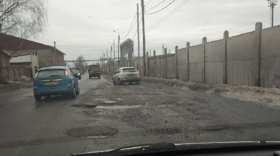 В Брянске подрядчик за свой счет откапиталит дорогу на улице Речной