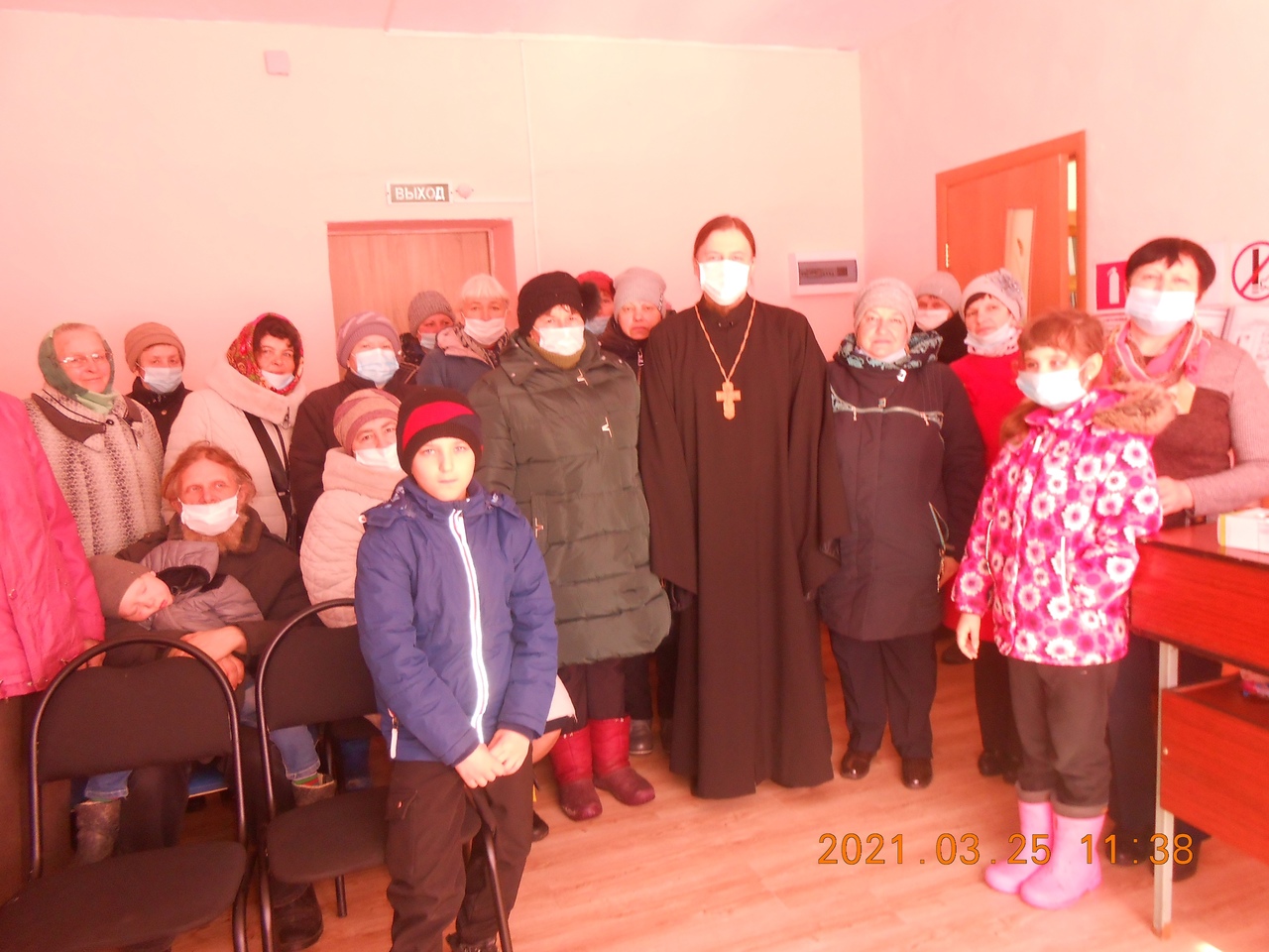 Настоятель Карачевского храма встретился с читателями Верхопольской библиотеки