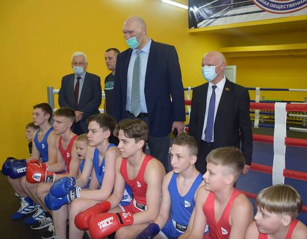 В Климовской детско-юношеской спортивной школе открыли обновленный зал бокса