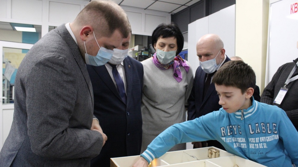 Замруководителя Рособрнадзора Борис Чернышов посетил брянский «Кванториум»