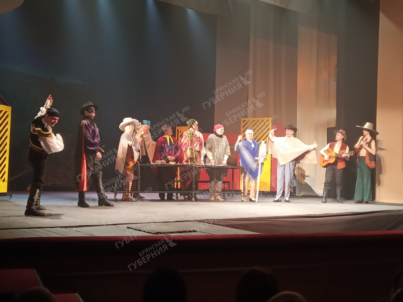 В Международный день театра в Брянске прошел яркий капустник