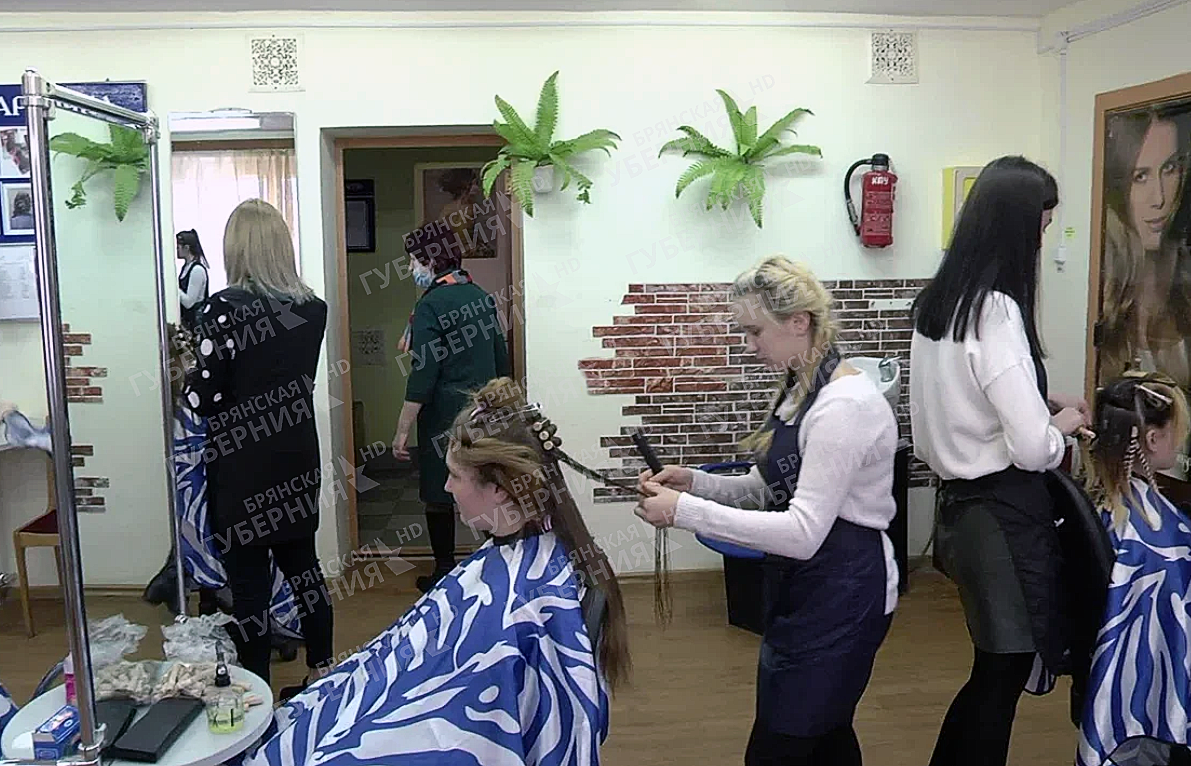 Студенты Клинцовского колледжа провели мастер-классы красоты