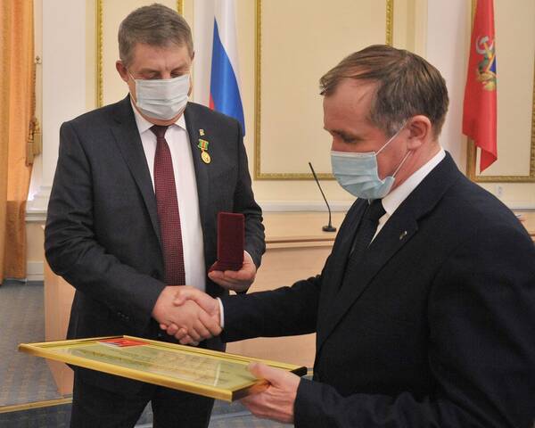 Губернатора Богомаза наградили за заслуги перед Брянском