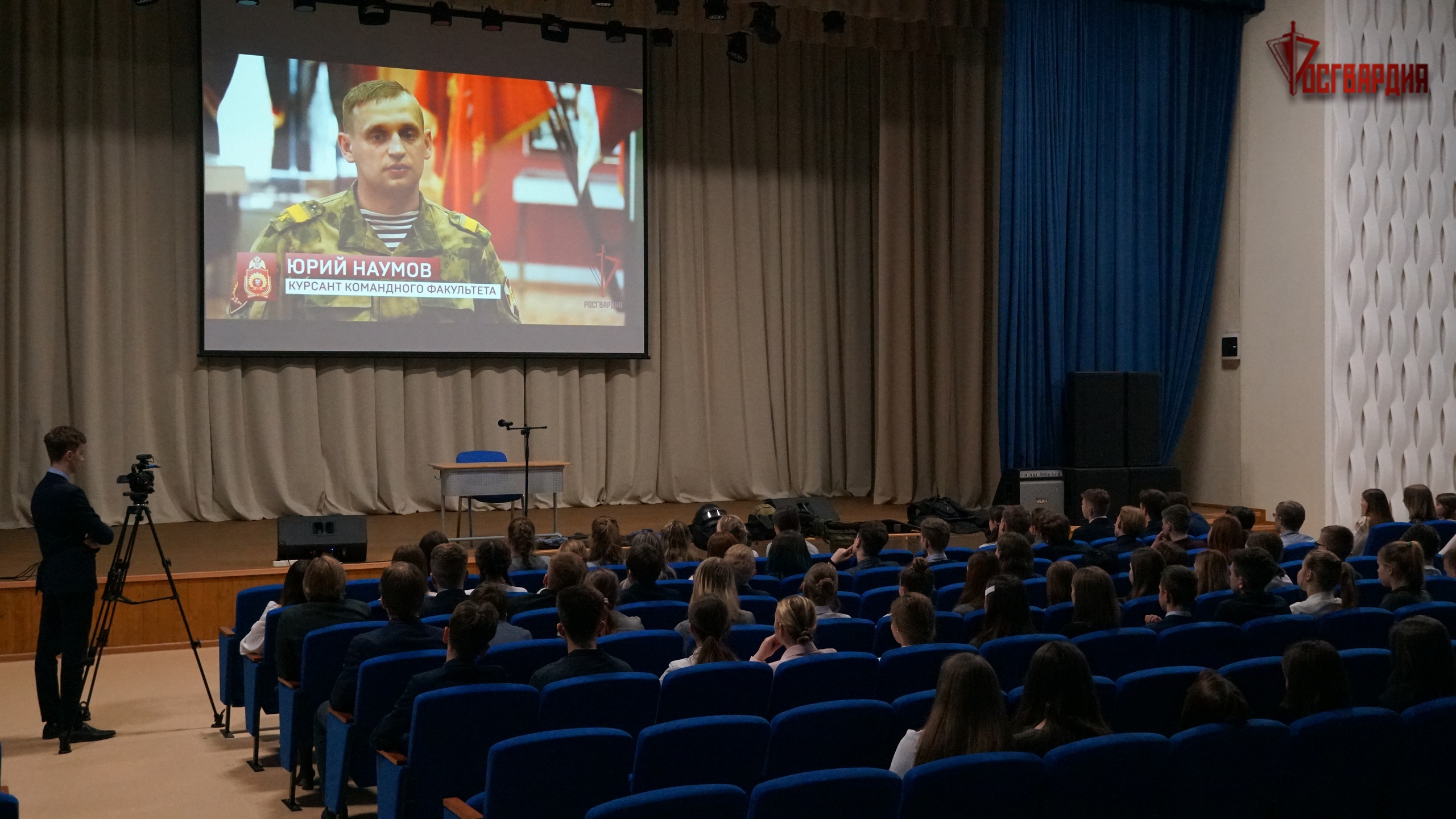 В рамках акции «Дни Росгвардии» в Брянске росгвардейцы встретились со школьниками