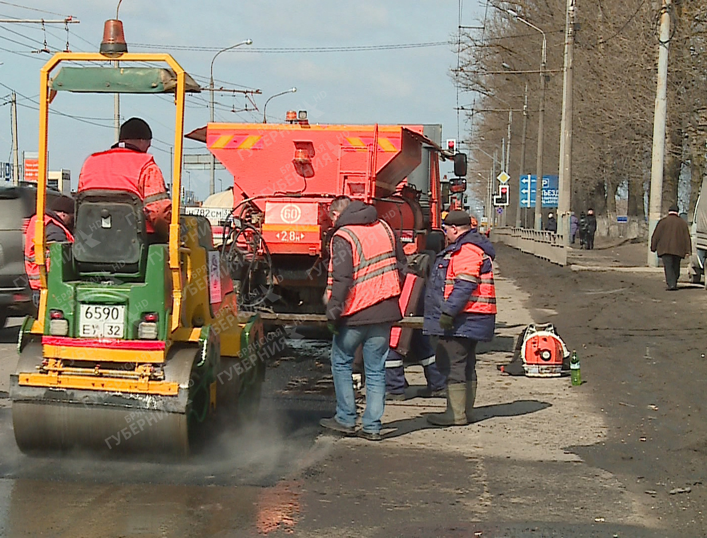 В Брянске идет ямочный ремонт дороги на улице Объездной