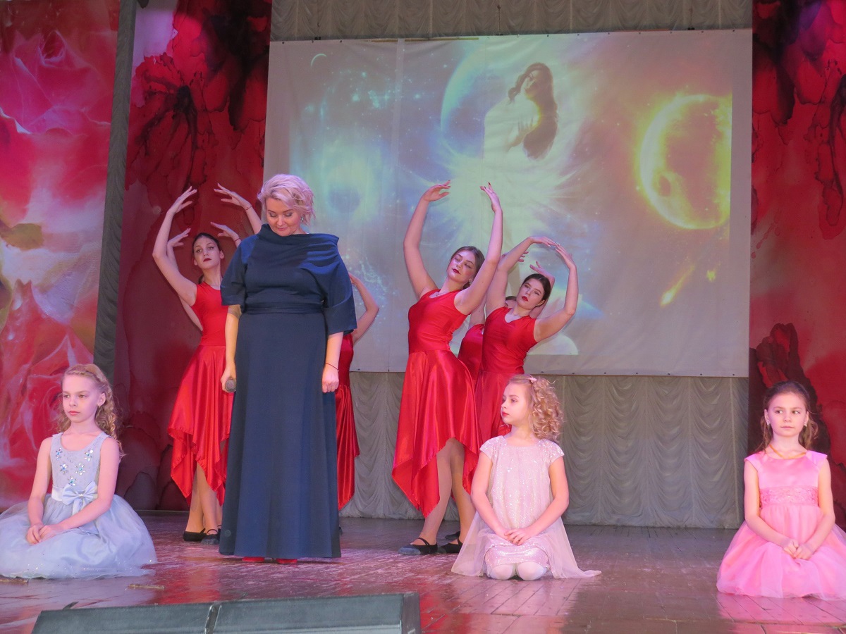 В Карачевском Доме культуры прошел праздничный концерт