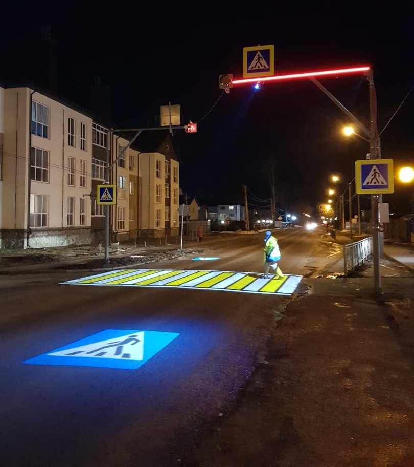 В Брянской области появился первый проекционный пешеходный переход