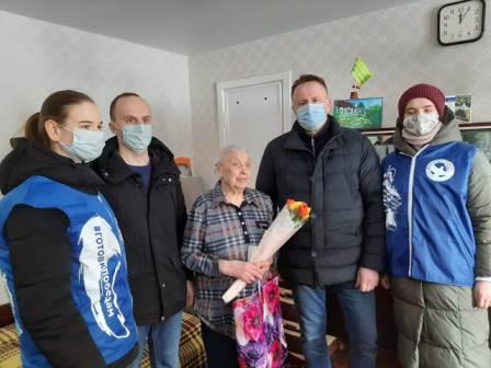 Брянские депутаты и волонтеры побывали в гостях у ветеранов