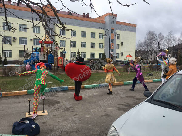 Артисты Брянского цирка отпраздновали свой праздник с онкобольными детьми