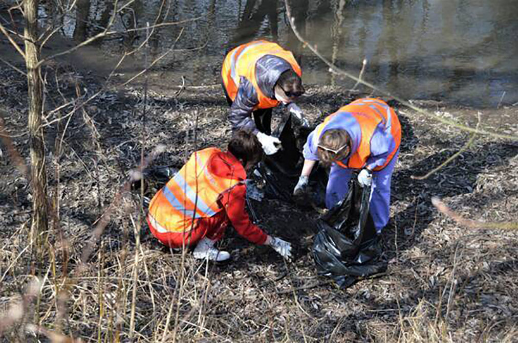 Жители Брянской области провели первые весенние субботники