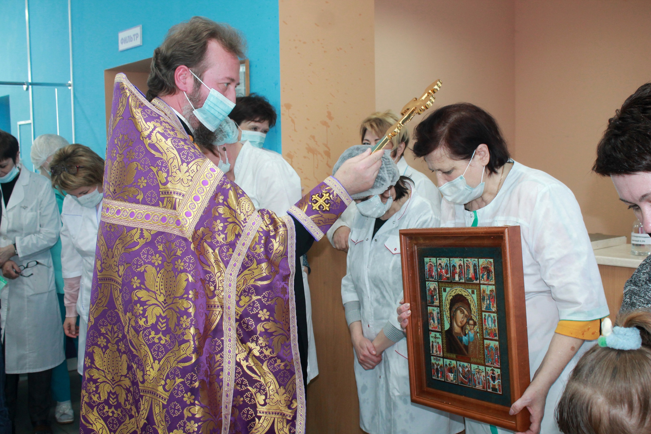 Благочинный Карачевского церковного округа совершил Чин освящения здания в Детской поликлинике