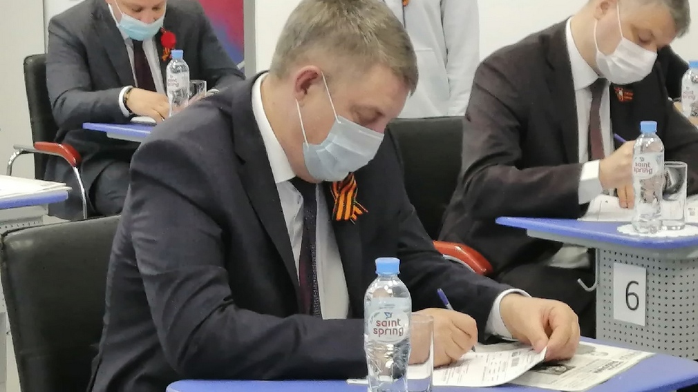 Брянский губернатор Александр Богомаз написал Диктант Победы