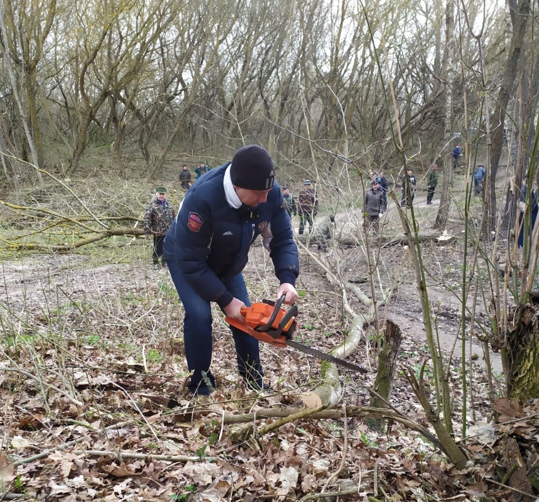 Александр Богомаз благоустраивает территорию возле чудотворного источника