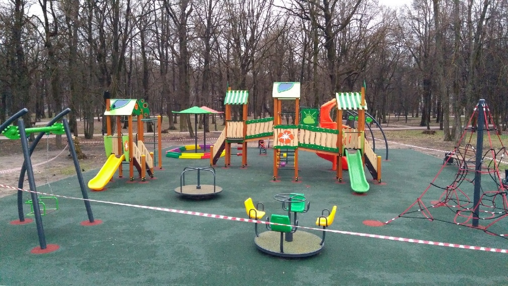 В Брянском Майском парке появилась детская площадка