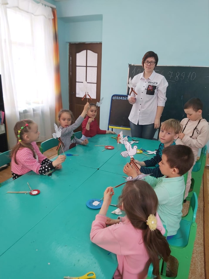 Дошколята Тепловской школы создали поделки к 9 Мая