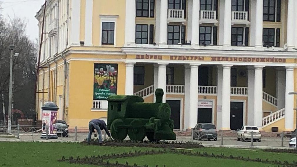 В Брянске у ДК железнодорожников появился новый арт-объект