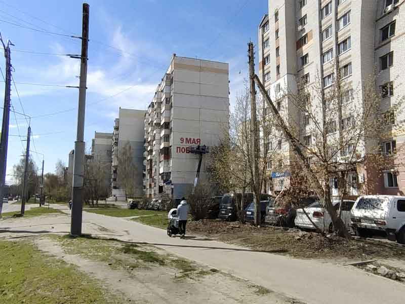 В Брянске на улице Крахмалёва монтируют инсталляцию к 9 Мая