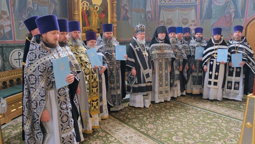 Священники Карачевского благочиния удостоены церковных наград