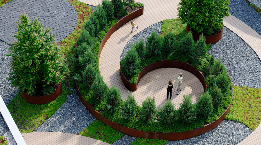 В Дубровке в рамках нацпроекта «Жилье и городская среда» благоустраивают дворовые территории