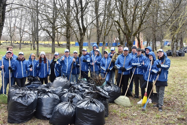Брянское региональное отделение партии «Единая Россия» приняло участие во Всероссийском субботнике