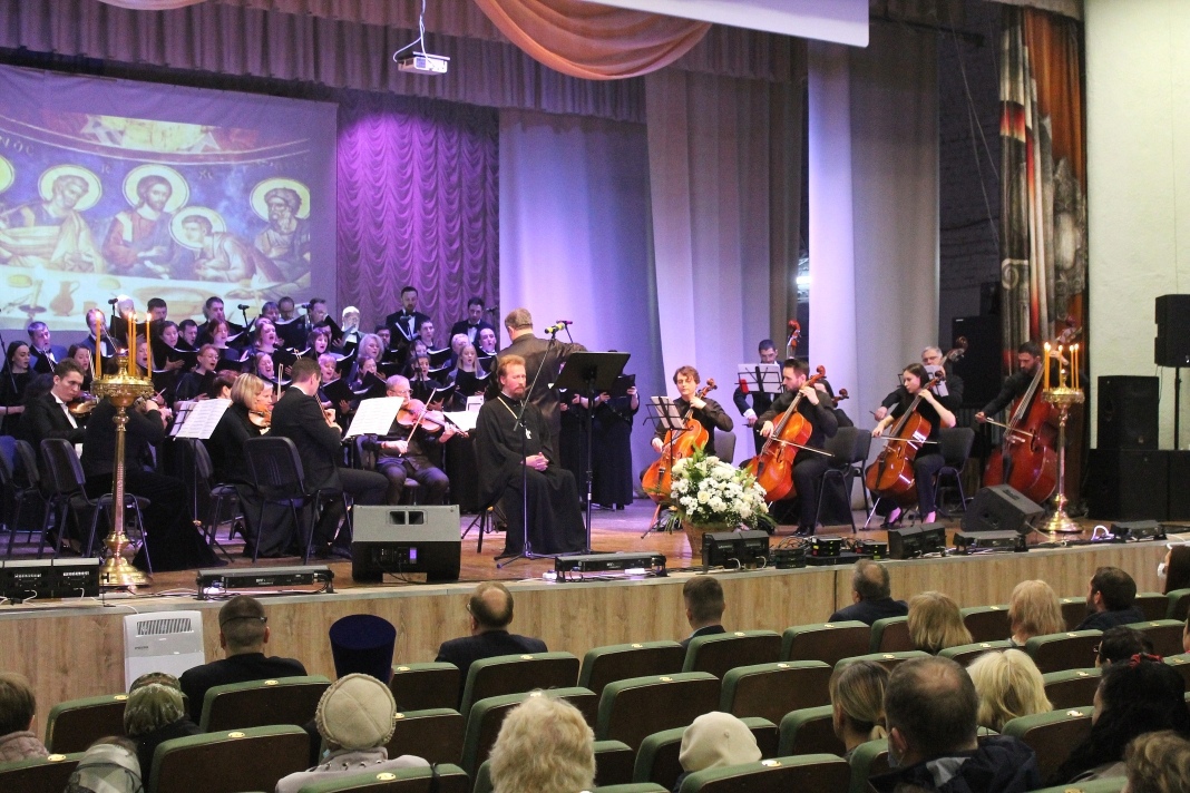 На сцене Карачевского Дома культуры прозвучала оратория «Страсти по Матфею»