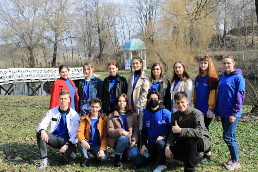 Брянские волонтеры культуры навели порядок в музее-заповеднике Ф.И. Тютчева