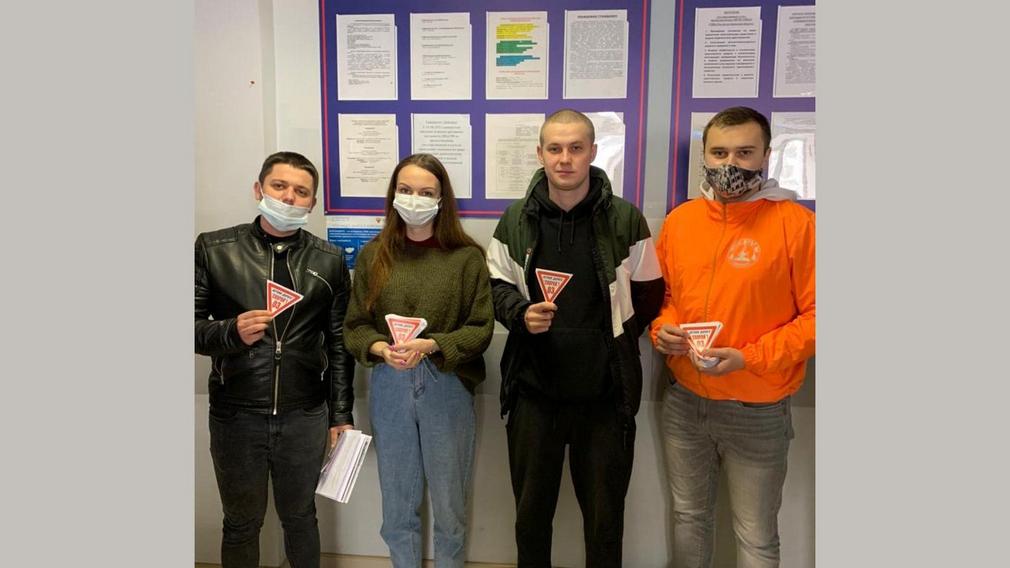 Брянские волонтеры проводят акцию «103 всегда впереди! Уступи дорогу скорой помощи»