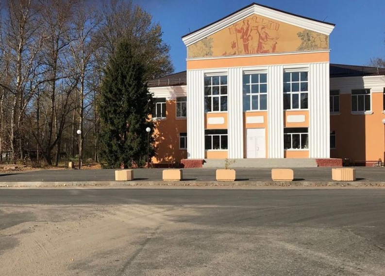 Депутат Брянской облдумы поможет в ремонте Ивотского ДК