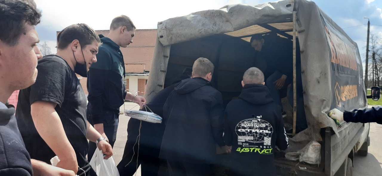 Карачевские студенты сдали макулатуру