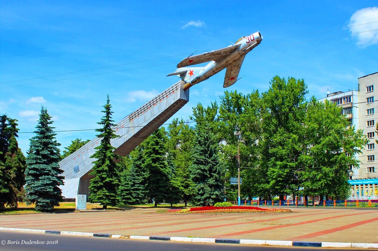   Брянский сквер у памятника Лётчикам будет реконструирован