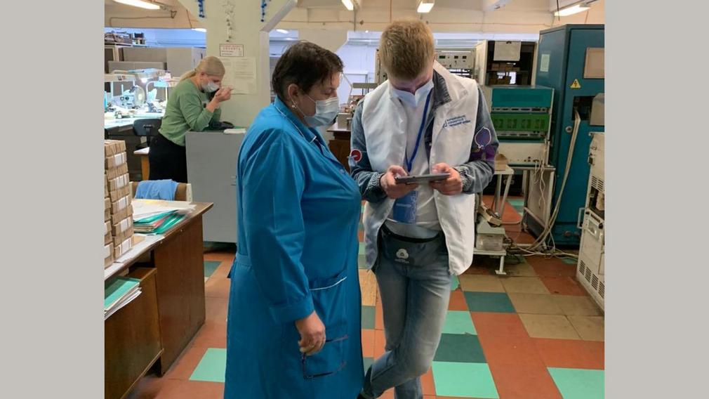 Проголосовать за проекты благоустройства работникам брянских предприятий помогают волонтеры