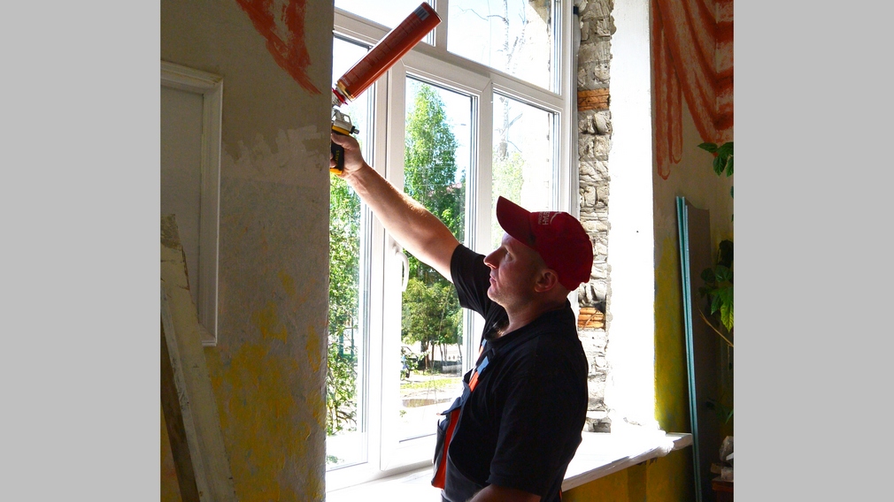 В трубчевской гимназии им. М.Т.Калашникова идет подготовка к капремонту