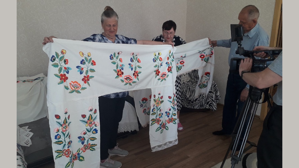 В брянских Бордовичах журналисты Первого канала снимают сюжет о ТОС «Искорка»