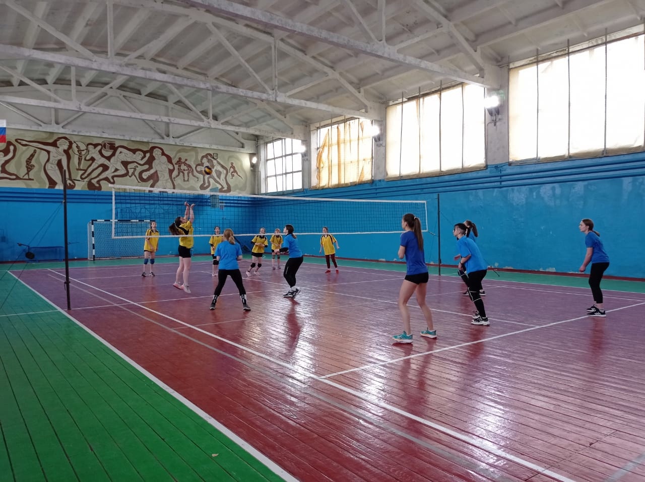 В Карачеве прошел волейбольный турнир среди девушек