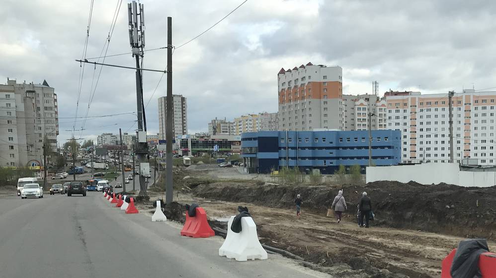 В Брянске на Объездной улице возле «Аэропарка» начали расширять дорогу