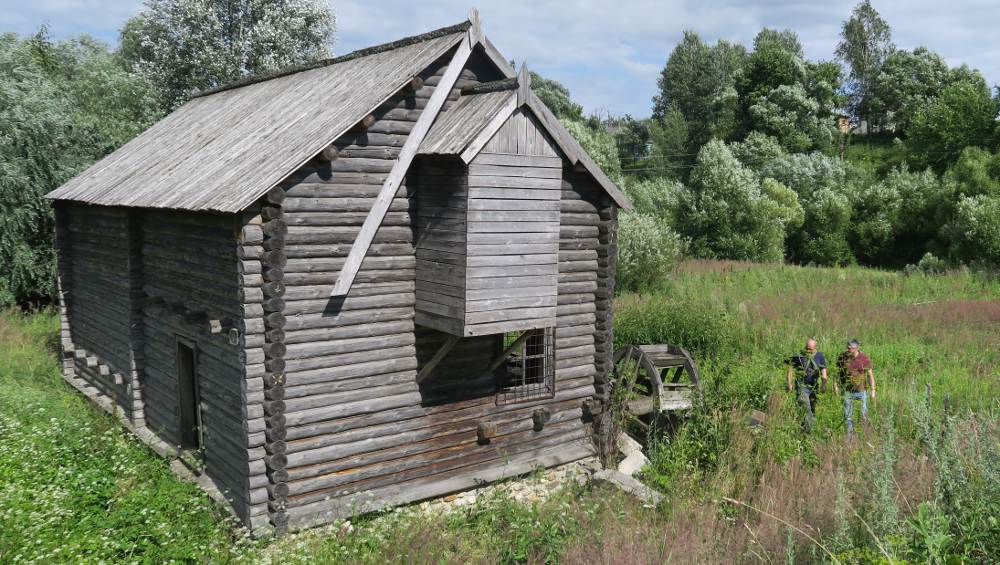 В Овстуге реконструируют единственную на Брянщине водяную мельницу