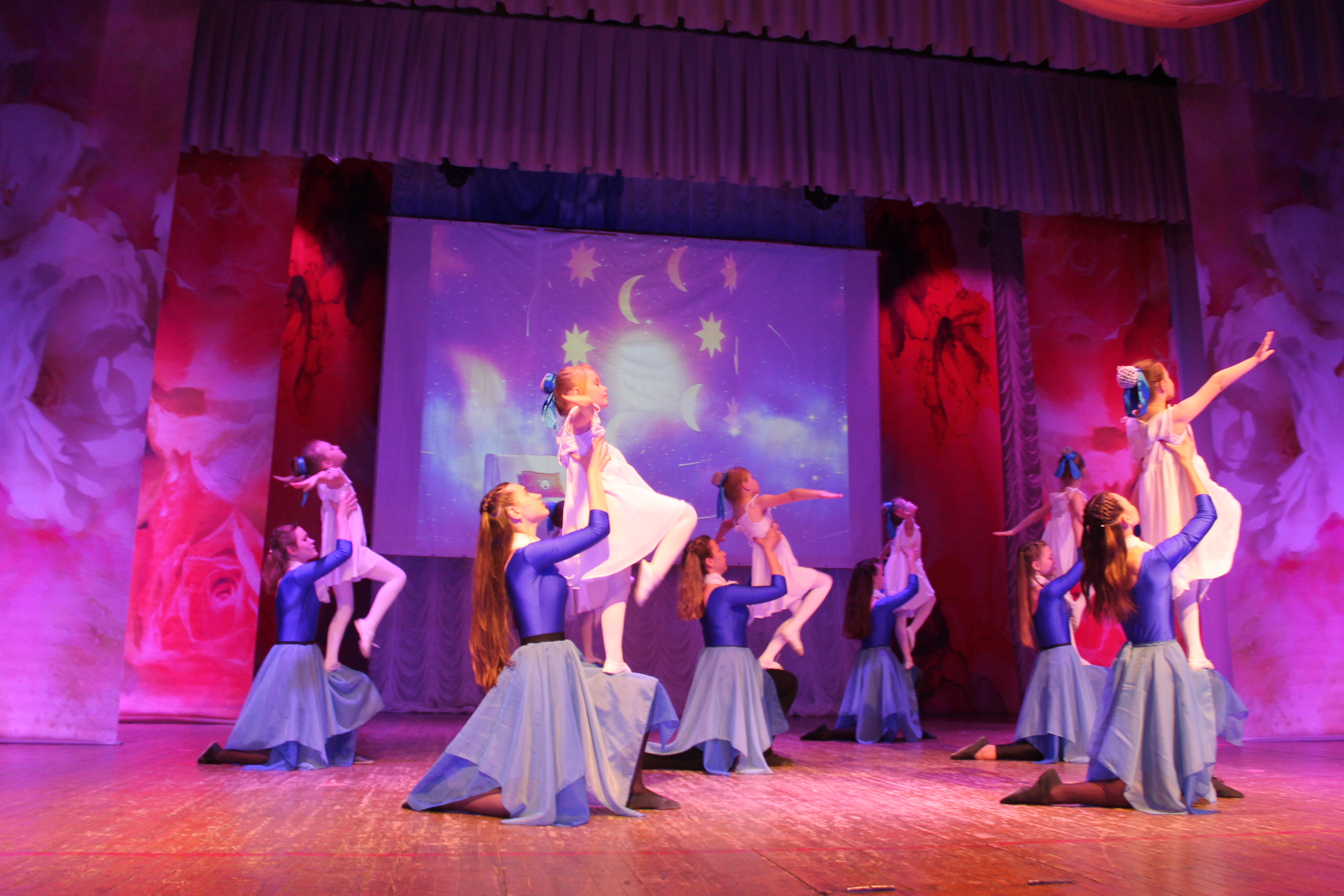 В Карачеве прошел праздничный концерт ко Дню семьи