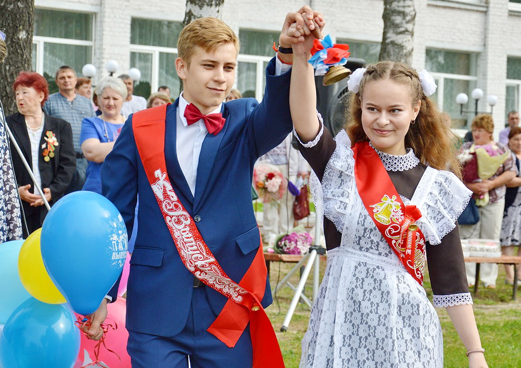 Сегодня для выпускников школ Брянщины прозвенит Последний звонок