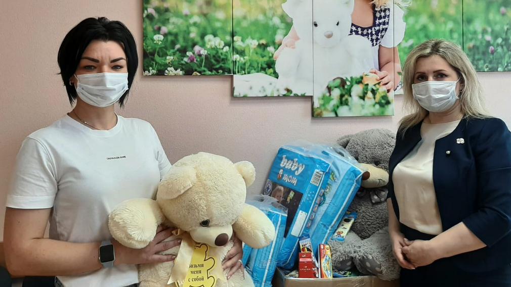 Брянским детям-сиротам передали подарки от детского омбудсмена Инны Мухиной