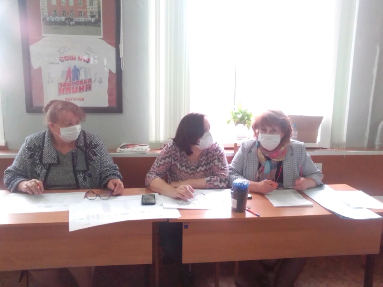 В Карачеве жители продолжают активно голосовать