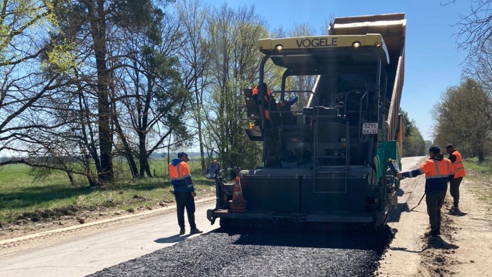 В рамках дорожного нацпроекта продолжается ремонт трассы Дятьково-Любохна