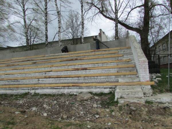 Ремонт стадиона идет в п. Локоть