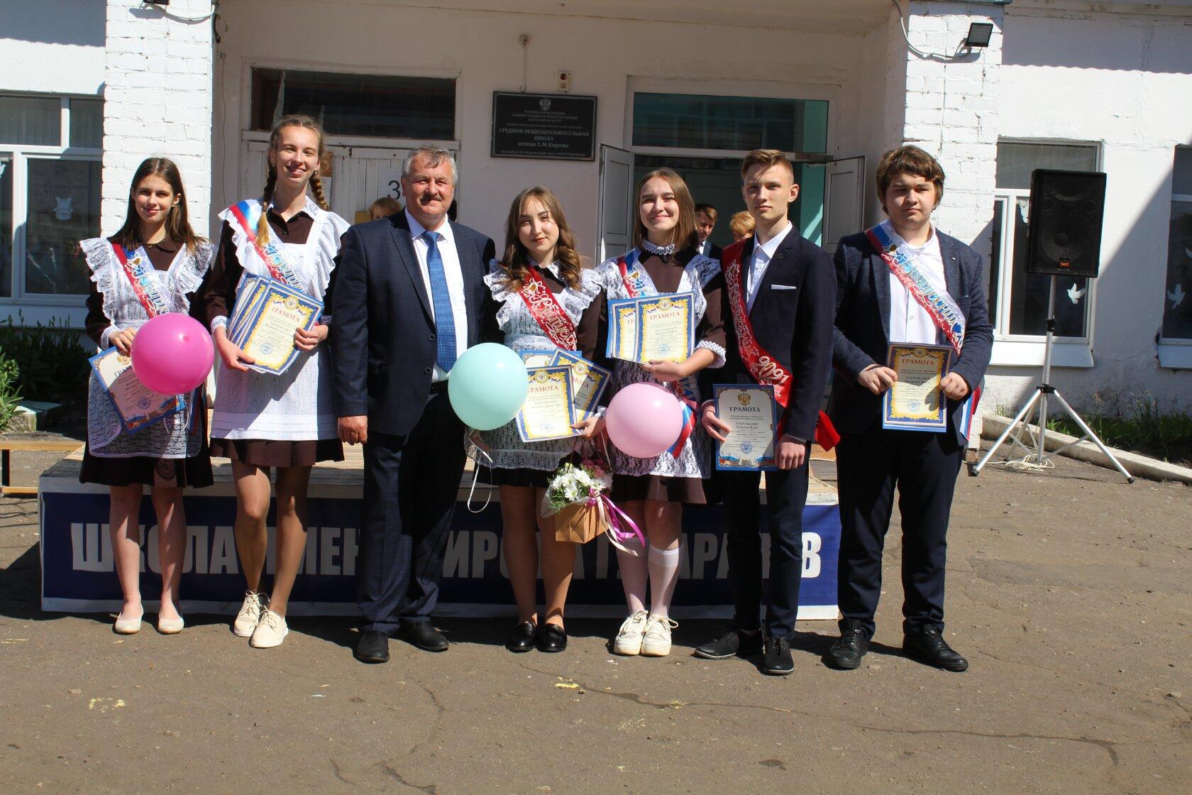 В добрый путь, выпускник!