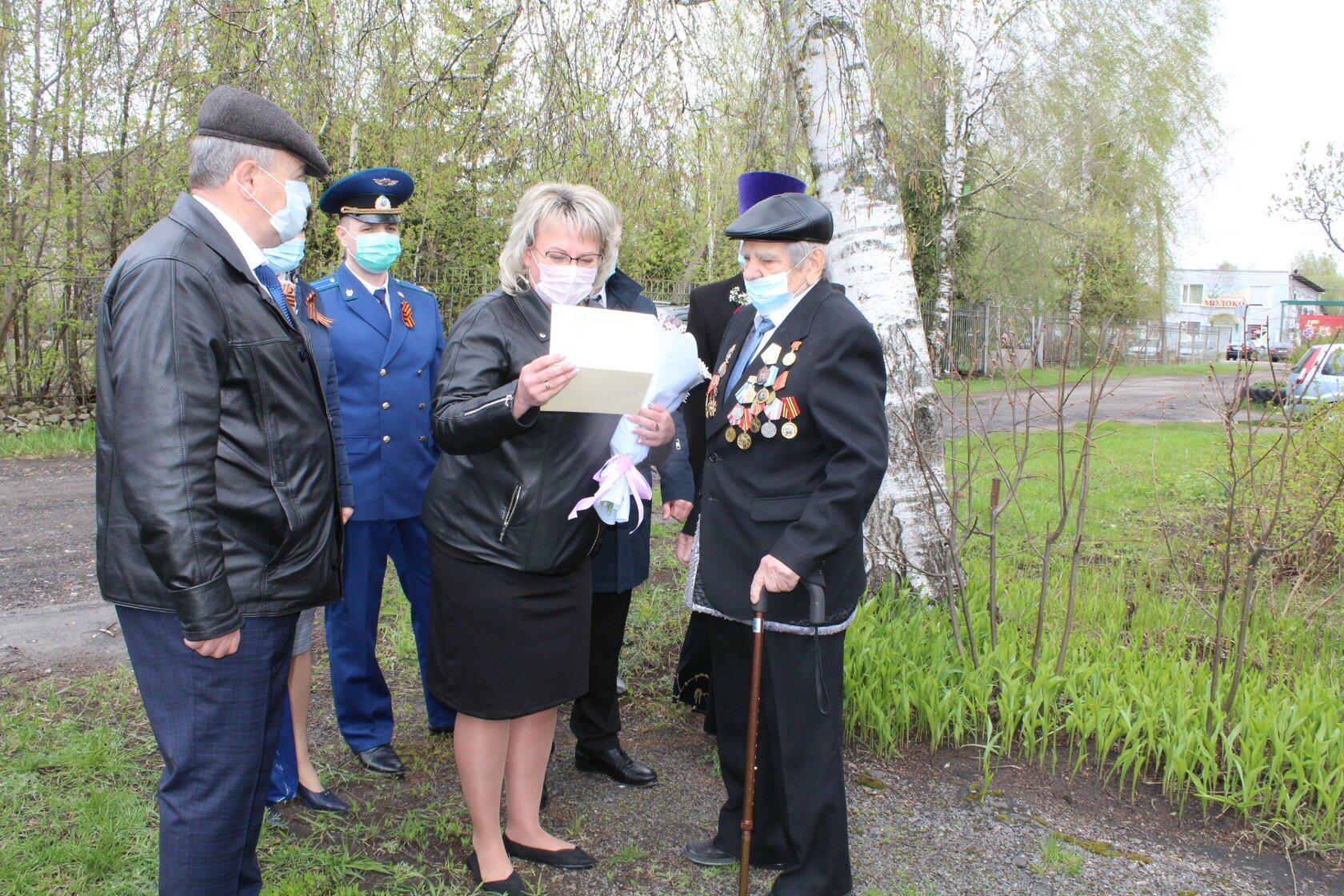 Карачевских ветеранов поздравили с Днем Победы