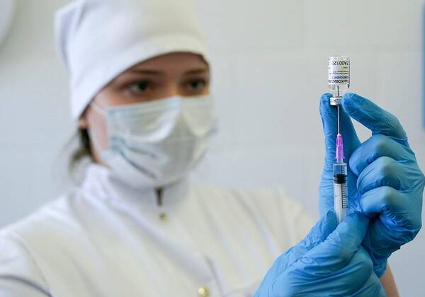 Роспотребнадзор напомнил, что особенно прививка нужна пожилым брянцам